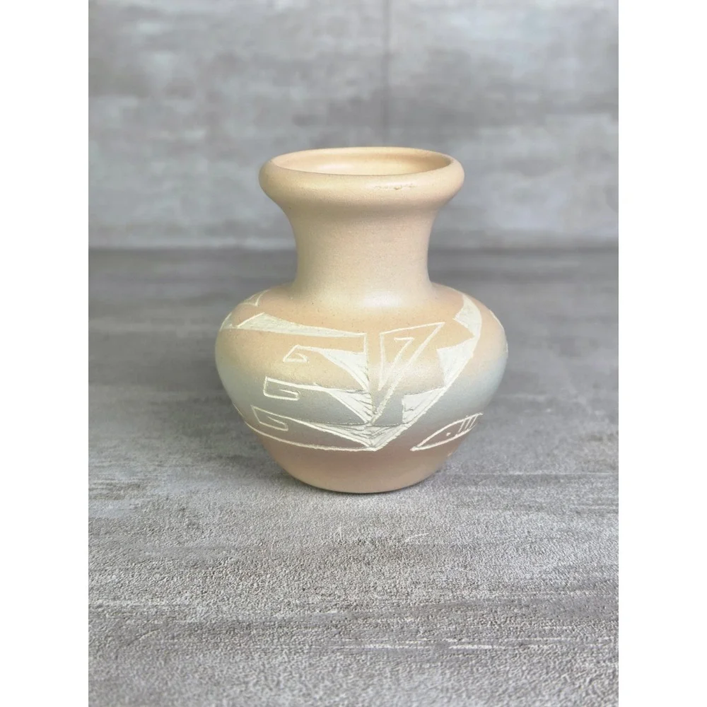 Native American Navajo Indian Naatsilid Pottery Cedar Mesa Bud Vase 3.5